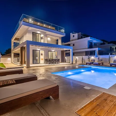 Infinity - Private Pool, Close To Centre, By Zantewize *