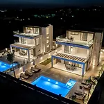 Infinity - Private Pool, Close To Centre, By Zantewize