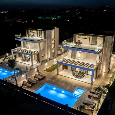 Infinity - Private Pool, Close To Centre, By Zantewize