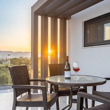 Infinity - Private Pool, Close To Centre, By Zantewize Villa