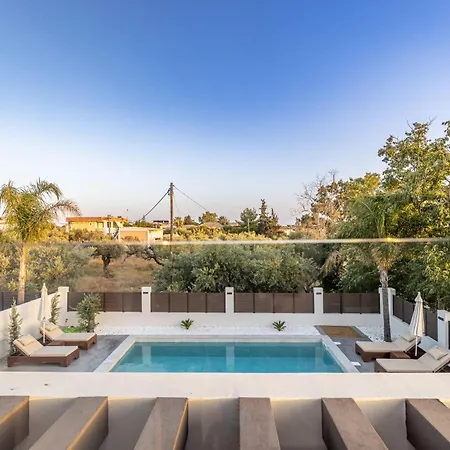 فيلة Infinity - Private Pool, Close To Centre, By Zantewize Kalamákion