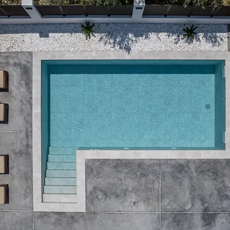 Infinity - Private Pool, Close To Centre, By Zantewize *