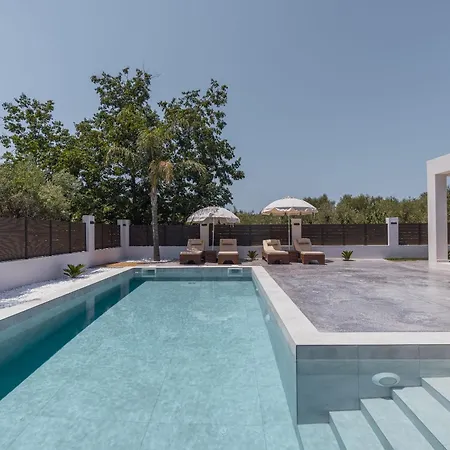 Infinity - Private Pool, Close To Centre, By Zantewize فيلة Kalamákion