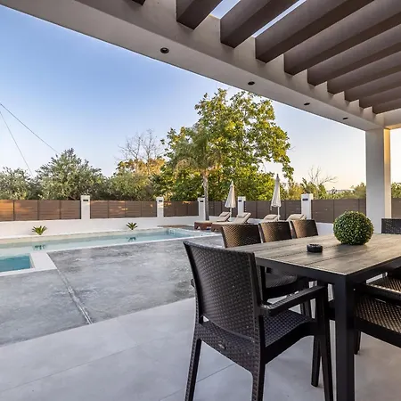Infinity - Private Pool, Close To Centre, By Zantewize Villa *