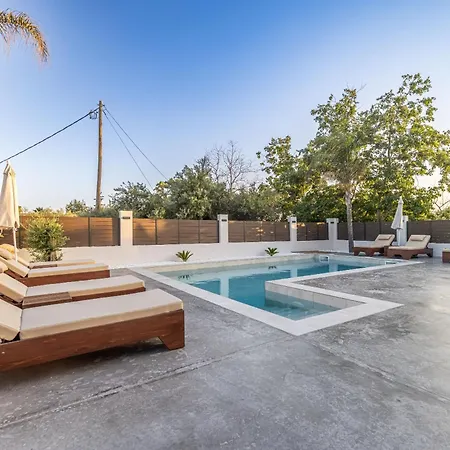 Infinity - Private Pool, Close To Centre, By Zantewize فيلة