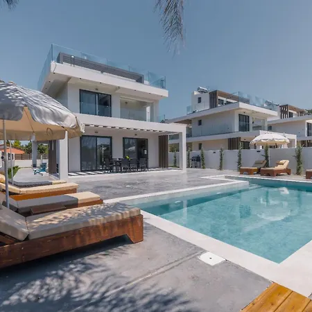 Villa Infinity - Private Pool, Close To Centre, By Zantewize *