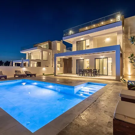 فيلة Infinity - Private Pool, Close To Centre, By Zantewize Kalamákion