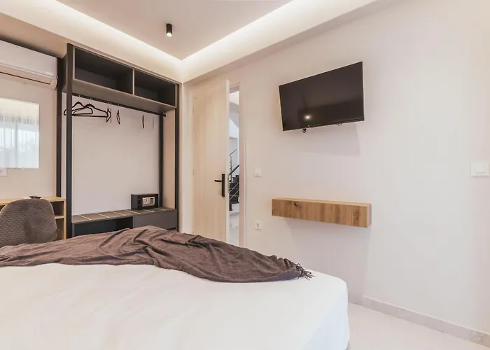 Infinity - Private Pool, Close To Centre, By Zantewize *