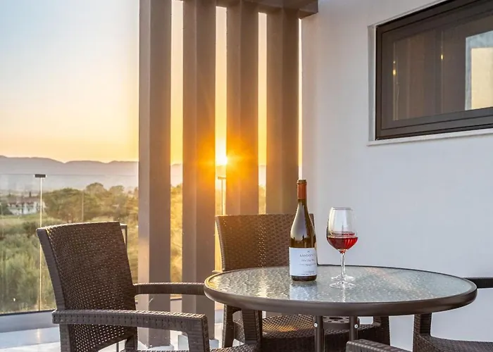 Infinity - Private Pool, Close To Centre, By Zantewize 别墅