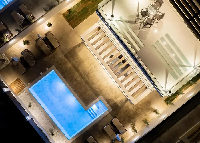 Infinity - Private Pool, Close To Centre, By Zantewize 别墅