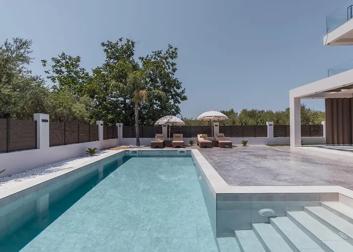 Infinity - Private Pool, Close To Centre, By Zantewize 别墅 Kalamákion