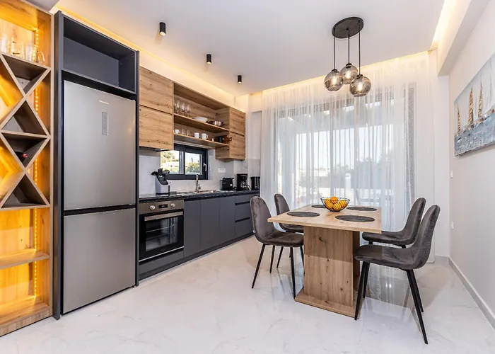 Infinity - Private Pool, Close To Centre, By Zantewize 别墅 Kalamákion