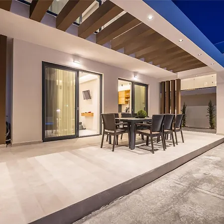 Infinity - Private Pool, Close To Centre, By Zantewize *