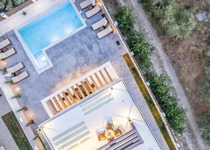 Villa Infinity - Private Pool, Close To Centre, By Zantewize
